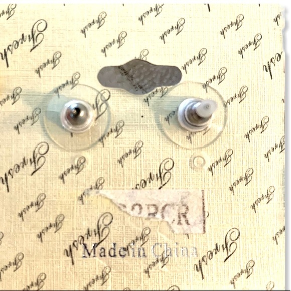 Fresh Crystal Collection Crown Rhinestones Post Earrings New Silver Tone - Picture 7 of 7